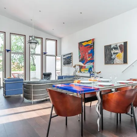 Holiday home Loft D'artiste Au Coeur Du Quartier Zola *